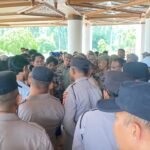 Sejumlah mahasiswa GAMPATA melakukan Aksi demo di depan Kantor Gubernur Aceh. (TubinNews/Nurul Azkia)