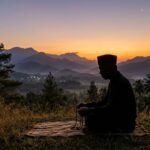Siluet sosok yang sedang berzikir di tengah keheningan alam. (Foto: ilustrasi ini dibuat oleh Gemini)