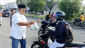 Pelindo Peduli, GM Agust Deritanto Pimpin Langsung Aksi Berbagi Takjil di Banda Aceh
