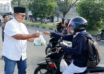 Pelindo Peduli, GM Agust Deritanto Pimpin Langsung Aksi Berbagi Takjil di Banda Aceh