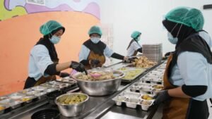 Dapur MBG Mulai Beroperasi Lagi Besok, BGN Ingatkan Sanksi Tegas bagi Mitra yang Mark Up Harga