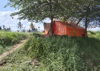 Tenda tempat huni sementara Suryani dan keluarganya pasca bencana banjir Aceh-Sumatera. (TubinNews/Nurul Azkia)