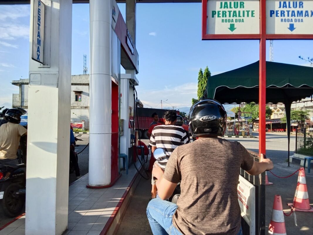 Keputusan Pemerintah Tahan Harga BBM Bikin Warga Bernapas Lega