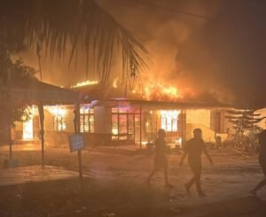 Satu Rumah Warga di Pantai Labu Dilalap Api, Damkar Bergerak Cepat Padamkan Kebakaran