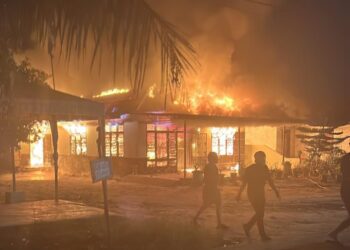 Satu Rumah Warga di Pantai Labu Dilalap Api, Damkar Bergerak Cepat Padamkan Kebakaran