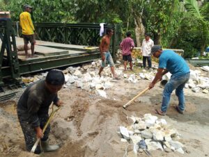 IMG-20260406-WA0011-300x226 Kodim 0207/Simalungun Bersama Yonzipur I/DD Rampungkan Jembatan Modular di Dolok Maraja