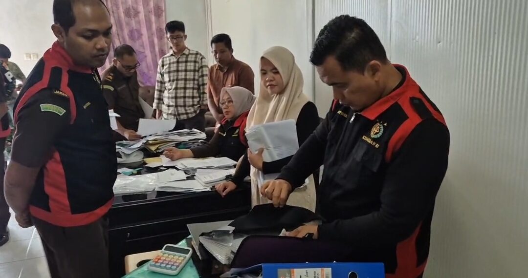 Sejumlah Berkas Diamankan Terkait Penggeledahan Kantor PT Perindo Unit Simeulue Terkait Dugaan Korupsi