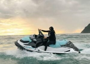 Wisata Jetski di Gelombang Pantai Lampuuk Aceh Besar