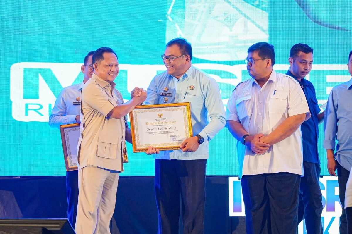 Bupati Deli Serdang Teken MoU Terkait Pengendalian Inflasi dan Raih Penghargaan Mendagri