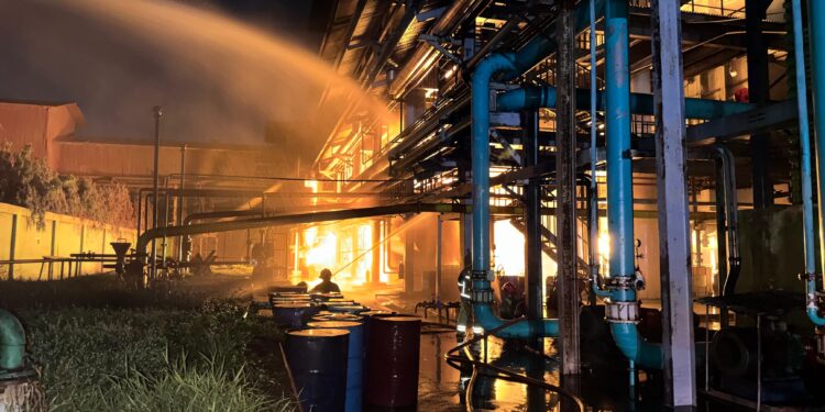 Update! Kebakaran Hebat Gudang PT Agro di Medan Labuhan, Panyebab Misterius