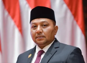 Mualem Lantik Reza Saputra Jadi Kasatpol PP dan WH Aceh