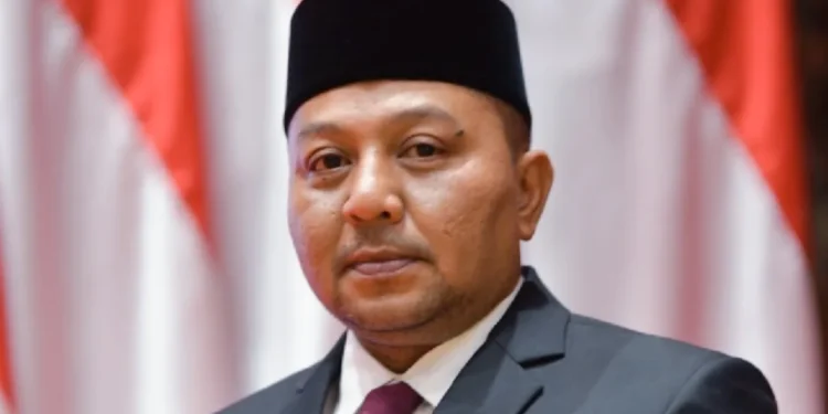 Mualem Lantik Reza Saputra Jadi Kasatpol PP dan WH Aceh