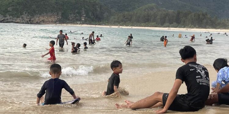Pantai Lampuuk Primadona Wisata di Aceh Besar