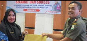 Satpol PP dan WH Aceh Serahkan SK PPPK Paruh Waktu 2026