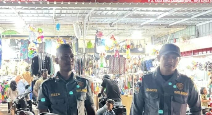Jelang Idul Fitri 1447 H, Satgas Linmas Satpol PP Aceh Patroli Malam di Pusat Belanja