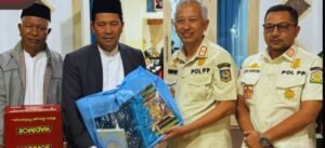 Didampingi Satpol PP Aceh, Direktur Pol PP Kemendagri Serahkan Bantuan Presiden di Aceh Tengah