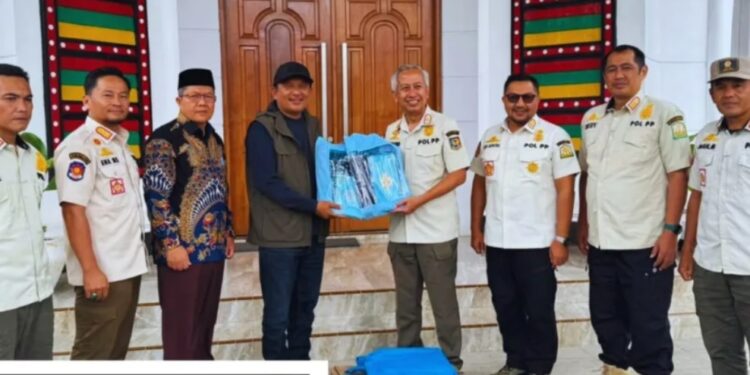 Direktur Pol PP Kemendagri Bersama Kasatpol PP WH Aceh Salurkan Bantuan Presiden di Aceh Tenggara dan Gayo Lues