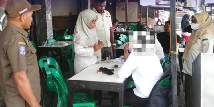 Dua ASN Terjaring Razia Satpol PP Aceh saat Nongkrong di Warkop pada Jam Kerja