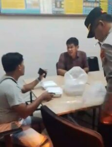 Screenshot_20260423_234055_WhatsApp-230x300 Ratusan Ojol Geruduk Markas Matel di Medan Suasana Mencekam Hingga Malam