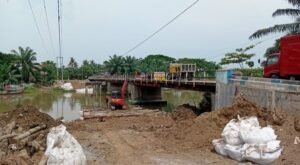 Jembatan Rusak Bertahun-Tahun di Desa Klambir Akhirnya Dibangun Awal Mei