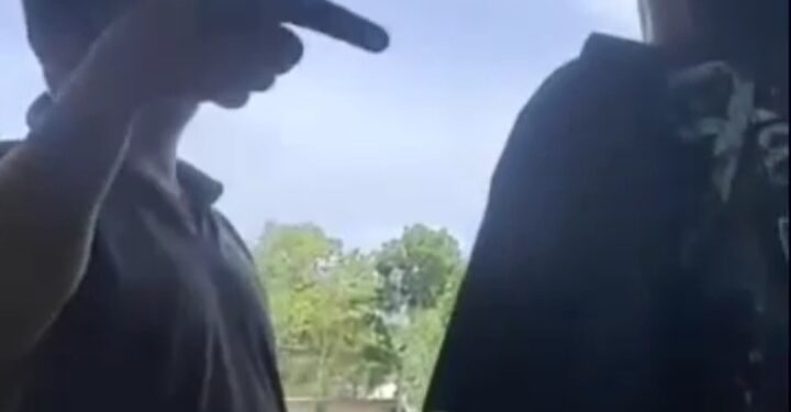 Oknum Kepala Sekolah di Toba Nyaris Baku Hantam Dengan Masyarakat Viral 