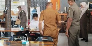 Asyik Nongkrong di Warkop Saat Jam Dinas, 4 ASN di Banda Aceh Diamankan Satpol PP dan WH Aceh