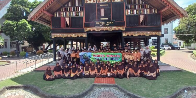 Wisata Edukasi Penuh Makna: Siswa Belajar Sejarah Langsung di Situs Tsunami