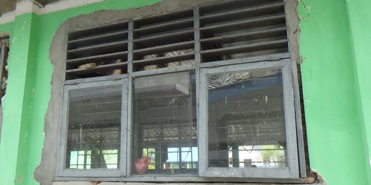 Rehab SMP Negeri 7 Paloh Merbau Asal Jadi, Diduga Abaikan K3 dan Tanpa Plang Proyek