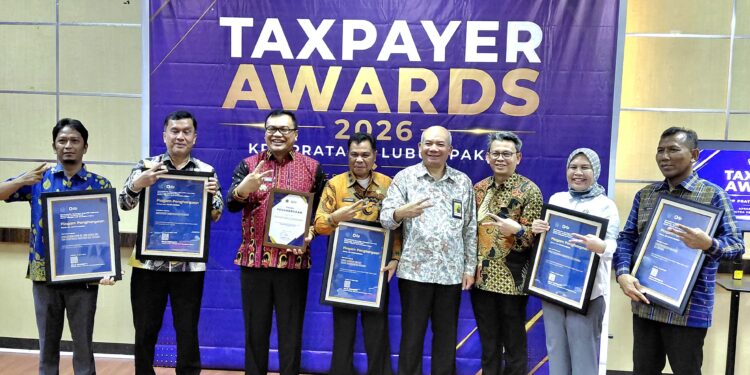 Bupati Bersama 5 OPD Kabupaten Deli Serdang Raih Penghargaan Taxpayer Awards 2026