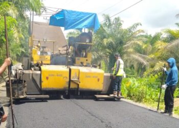 PUPR Aceh Barat Mulai Aspal Jalan Pedalaman Meureubo, Warga Buloh Reudeup–Bukit Jaya Sambut Gembira