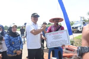 Tanam Cabai di Sunggal, Bupati Tindak lanjuti Keluhan Petani Soal Irigasi