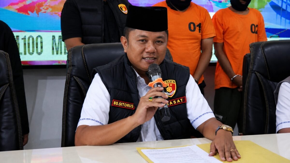 Puluhan Mahasiswa Gelar Aksi Demo di Polres Paluta Terkait Dugaan Mafia BBM Subsidi