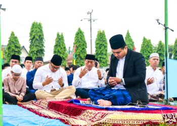 Bupati Deli Serdang Sholat Ied Bersama Pastikan Kurban Presiden Berjalan Lancar