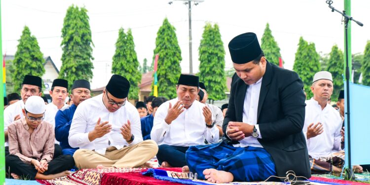Bupati Deli Serdang Sholat Ied Bersama Pastikan Kurban Presiden Berjalan Lancar