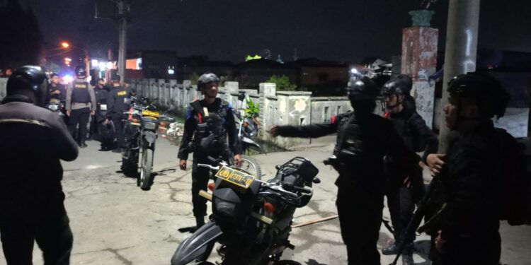 Bentrok Ormas PP dan Ormas IPK Pecah Polda Sumut Amankan Pria Bersajam