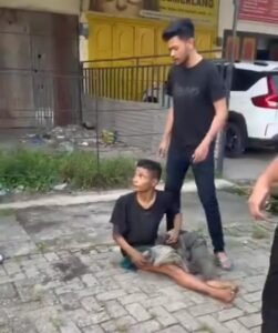 Pengemis di Kota Medan Diduga Lempari Mobil Karena Tak Diberi Uang