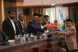 Gubernur Aceh Hadiri Paripurna DPRA Penyampaian Rekomendasi LKPJ 2025