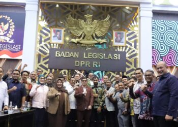 Mualem Saksikan Langsung RDP di DPR-RI Bahas Revisi UUPA