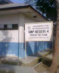 Telan Anggaran Rp4,4 Miliar, Revitalisasi SMP 4 Percut Sei Tuan Rusak Ditinggal Pelaksana