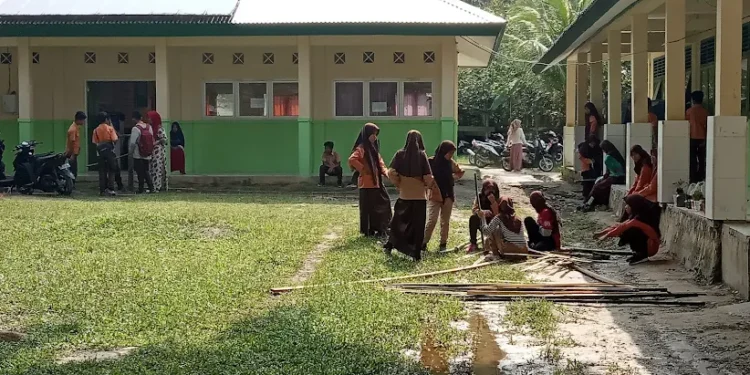 Wali Murid Keluhkan Proses Belajar Mengajar di SMP Negeri 2 Alafan
