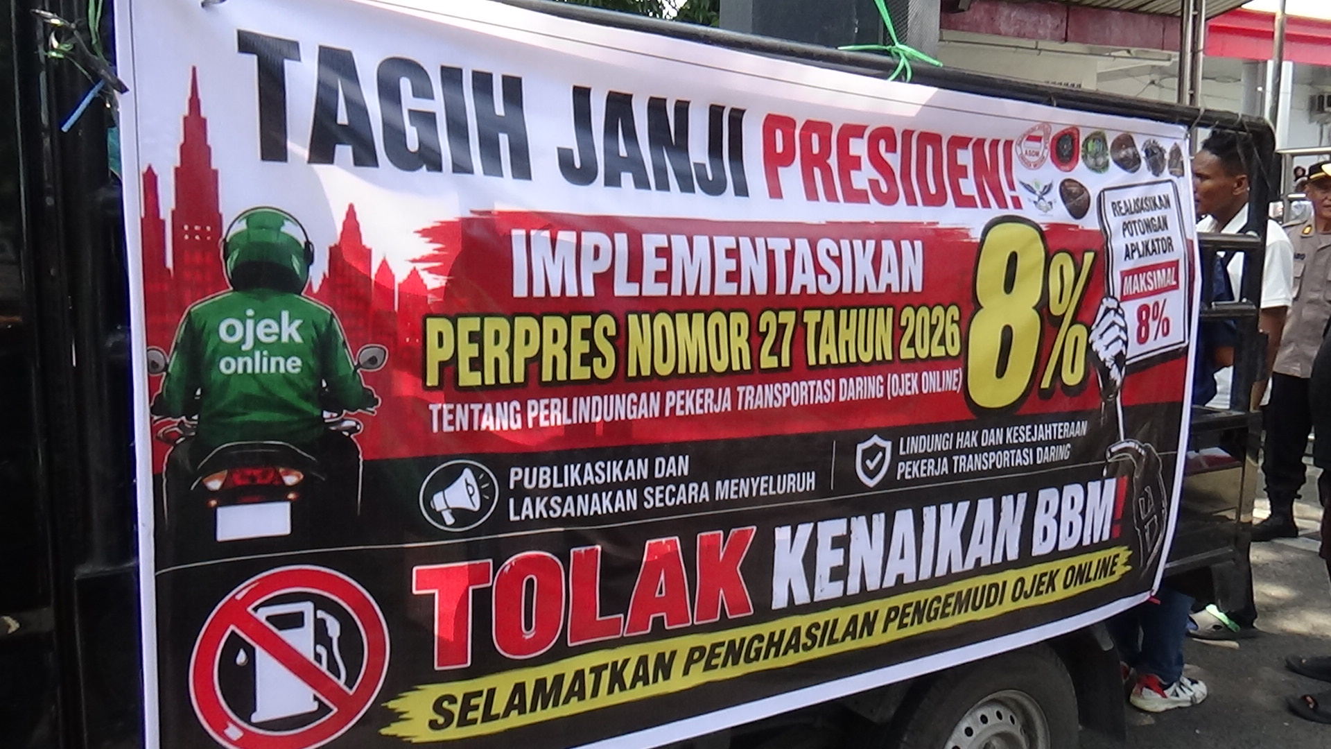 DSC00002 Buruknya Pelayanan di Sejumlah SPBU, Ojol di Medan Tagih Janji Presiden