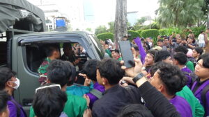 DSC08982-300x169 Ratusan Mahasiswa Kembali Demo di Medan, Minta Hentikan MBG Dengan Pengawalan Polisi