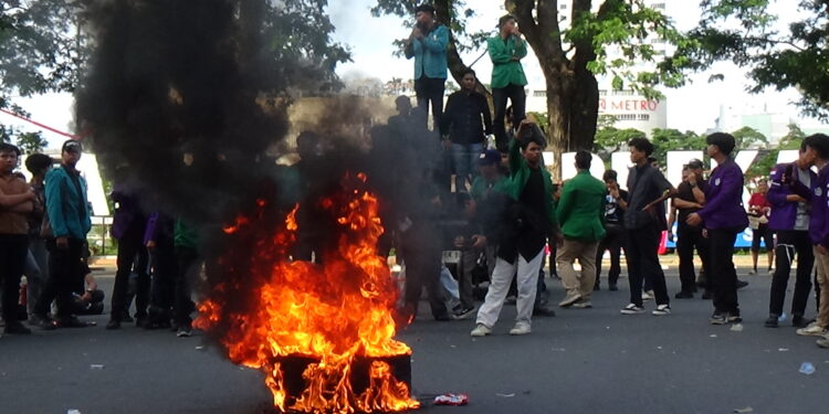 Ratusan Mahasiswa Kembali Demo di Medan, Minta Hentikan MBG Dengan Pengawalan Polisi