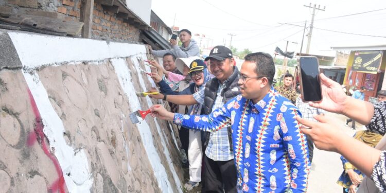 Sentuhan Mural Kreatif Warnai Penataan Kawasan Kumuh di Percut Menuju Deli Serdang Maju
