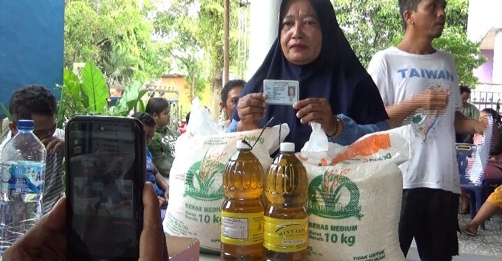Bawa KK dan Kartu, Warga Tanjung Selamat Pertanyakan Status Penerima Bantuan
