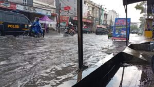 Beberapa Jam Hujan Guyur Kota Medan, Sejumlah Ruas Jalan Terendam Banjir