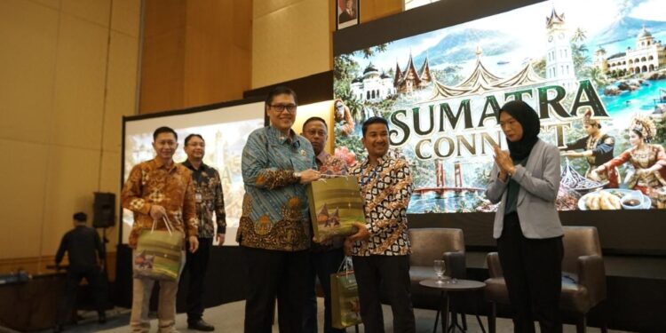 Disbudpar Aceh Raih Penghargaan Best Presenter pada Ajang Sumatra Connect 2026