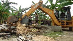 DSC00181-300x169 Bangunan Liar di Desa Regemuk Dirobohkan, Begini Kata Junirwan Kurnia SH