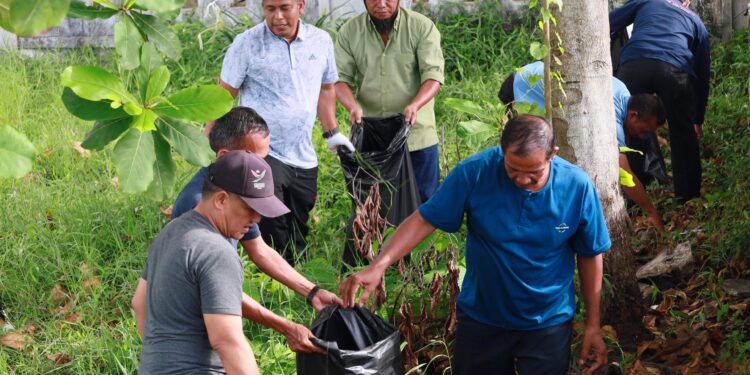 Jaga Lingkungan Pemerintah Aceh Barat Ajak ASN Gelar Gotong Royong