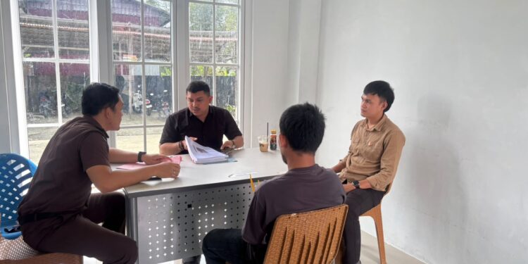 Satreskrim Polres Simeulue Limpahkan Tiga Tersangka Kasus Dugaan Pembakaran Rumah Ke jaksaan Negeri Simeulue